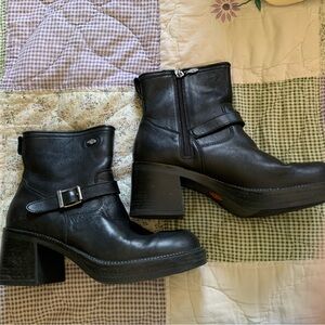 Harley-Davidson Black Leather Ankle Boots with Buckle